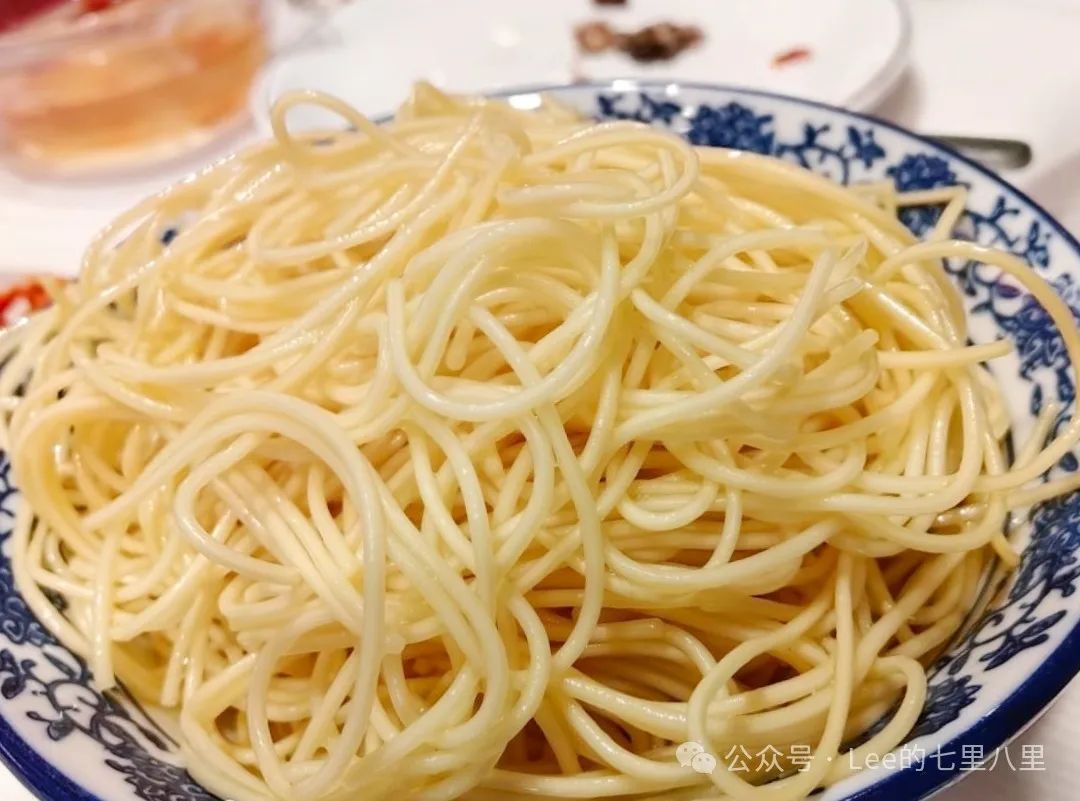 DƬ